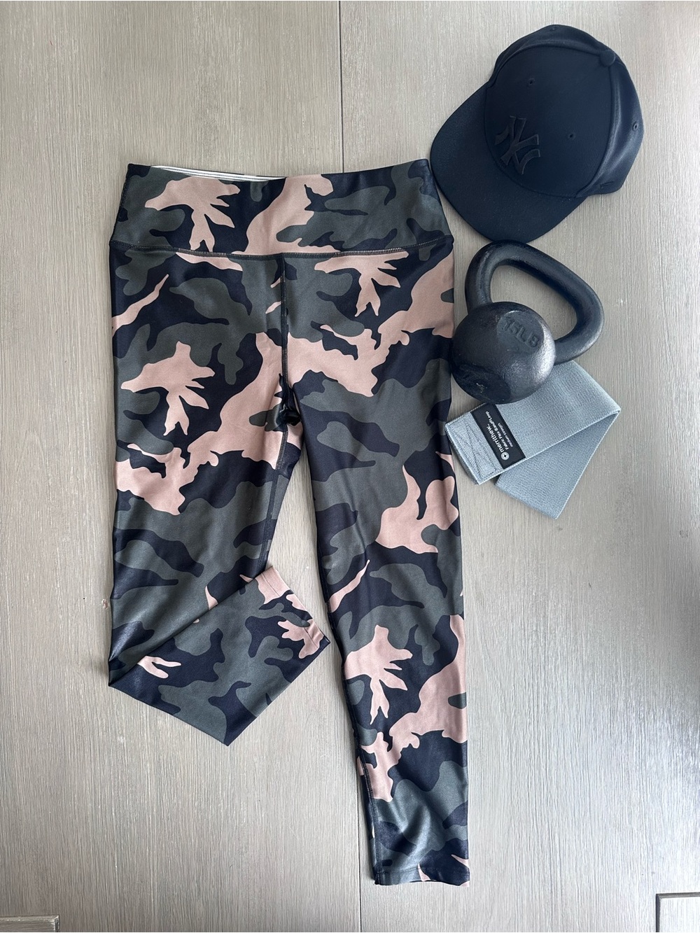 NWOT. Noli Metallic Camo Green & Black 3/4 length Leggings